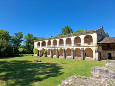Superb 12th century Cistercian abbey and the ruins of its abbey church and 4 large bedrooms