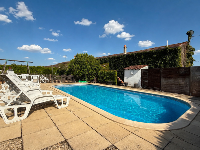 French property for sale in Pas-de-Jeu, Deux-Sèvres - €255,000 - photo 1