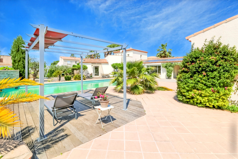 French property for sale in Aigues-Mortes, Gard - €1,275,000 - photo 0