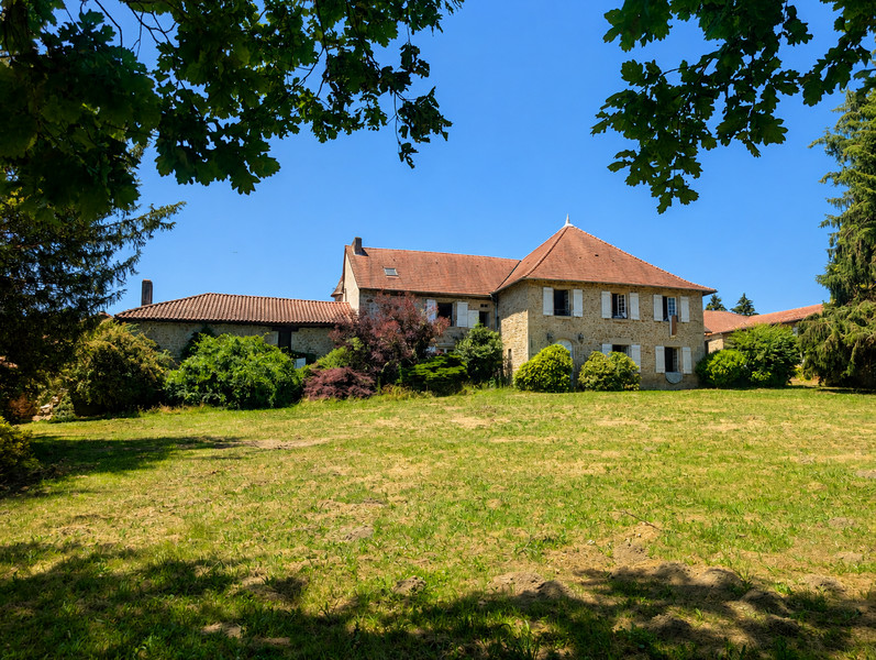French property for sale in Marval, Haute-Vienne - €418,700 - photo 2