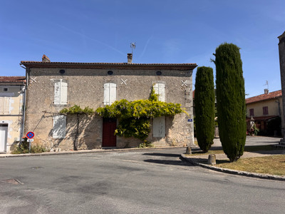 Maison à vendre à Barbezieux-Saint-Hilaire, Charente, Poitou-Charentes, avec Leggett Immobilier