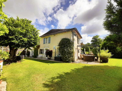 Maison à vendre à Saint-Paul-Lizonne, Dordogne, Aquitaine, avec Leggett Immobilier