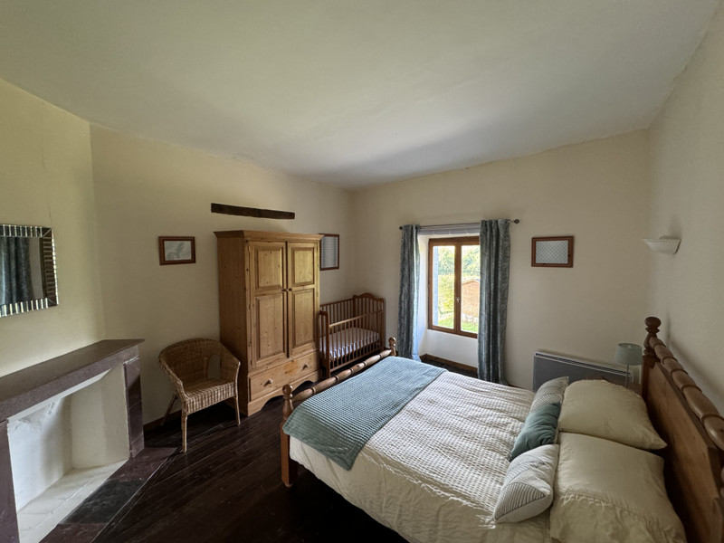 French property for sale in Janaillat, Creuse - €194,400 - photo 2