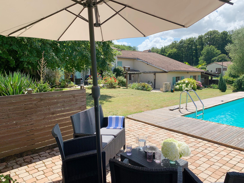 French property for sale in Les Essards, Charente - €285,000 - photo 0
