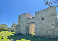Chateau à vendre à Taugon, Charente-Maritime - 488.250 € - photo 1