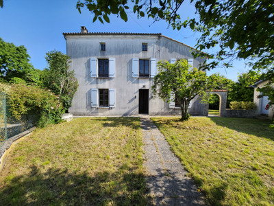 Maison à vendre à Aigre, Charente, Poitou-Charentes, avec Leggett Immobilier