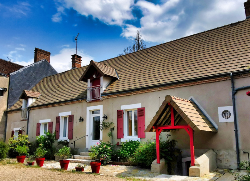 French property for sale in Chabris, Indre - €299,600 - photo 0