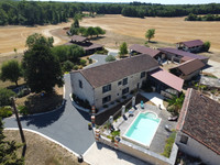 Maison à vendre à Angoulême, Charente - 840.000 € - photo 1