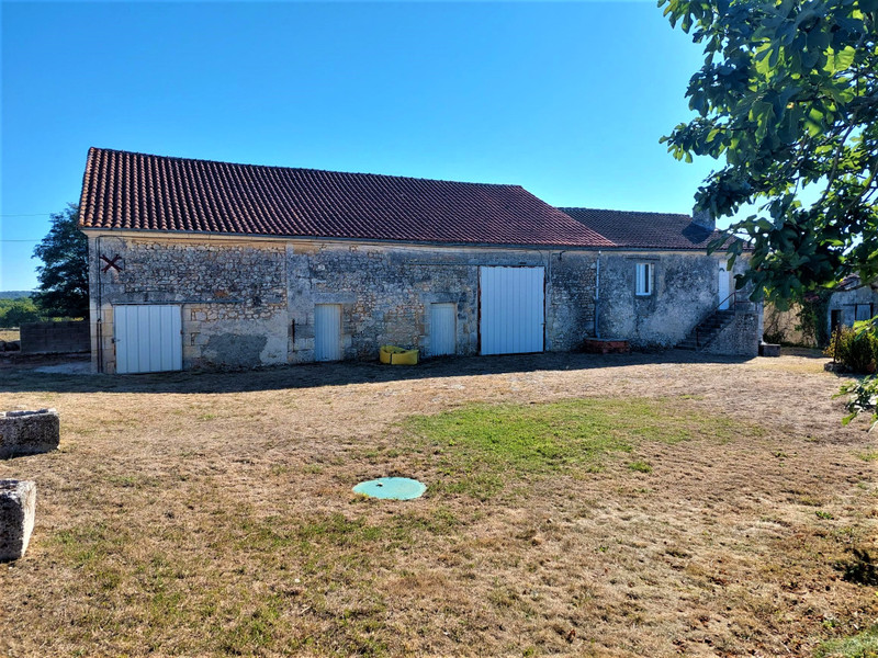 French property for sale in Villebois-Lavalette, Charente - €199,500 - photo 2