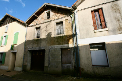 French property for sale in Massignac, Charente - €109,000 - photo 8