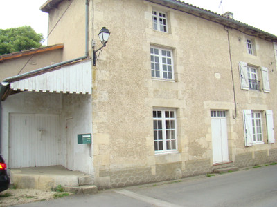Maison à vendre à Saint-Maurice-la-Clouère, Vienne, Poitou-Charentes, avec Leggett Immobilier