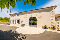 Maison à vendre à Mareuil, Dordogne - 405 000 € - photo 1