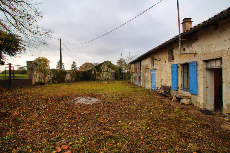 French property for sale in Paizay-le-Chapt, Deux-Sèvres - &#8364;77,000 - photo 9
