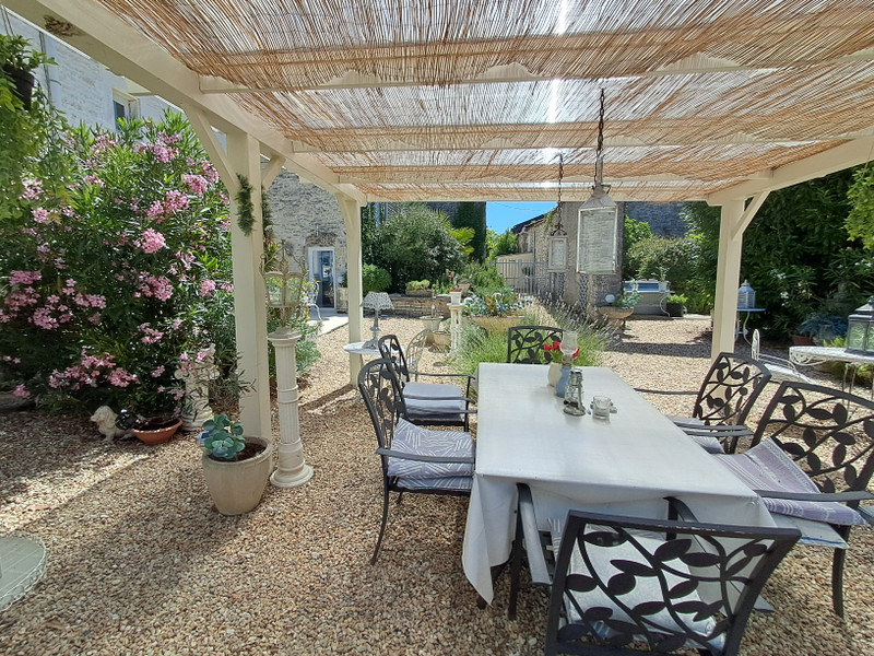 French property for sale in Siecq, Charente-Maritime - €395,000 - photo 1