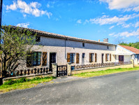 Propriété à vendre à Valence-en-Poitou, Vienne - 147 000 € - photo n°1