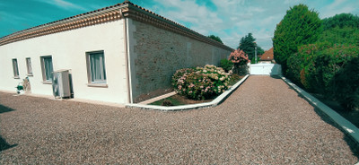 French property for sale in Neuvic, Dordogne - €455,800 - photo 2