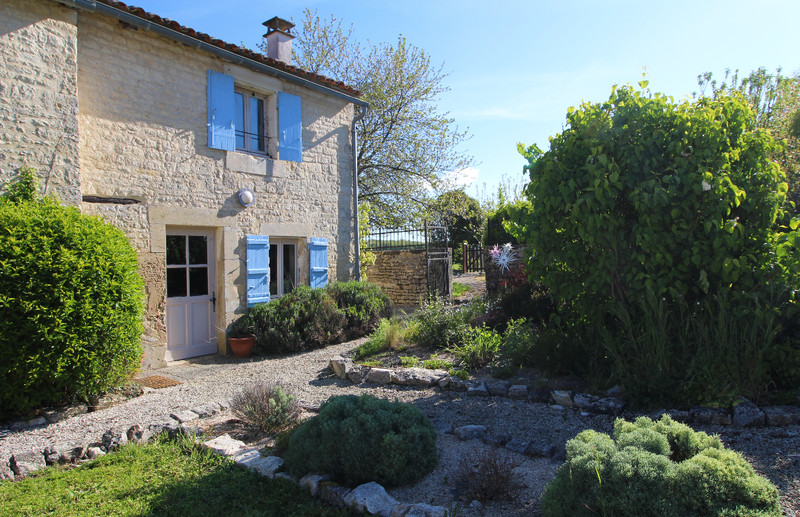 French property for sale in Dampierre-sur-Boutonne, Charente-Maritime - €328,600 - photo 3