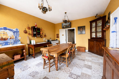 French property for sale in Saint-Savinien, Charente-Maritime - €299,600 - photo 1