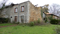 Maison à vendre à Mouzon, Charente - 16 000 € - photo 1