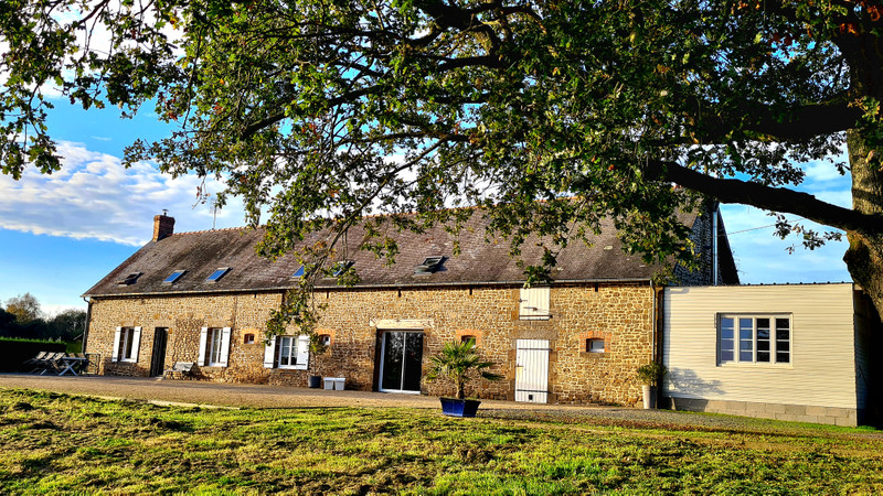Maison à vendre à Brecé, Mayenne - 252.000 € - photo 1