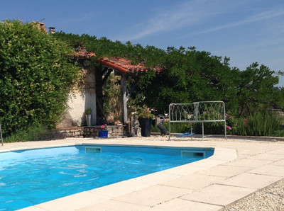 Exquisite equestrian homestead set in 20 hectares with 12 loose boxes, barn and lake near Brantôme