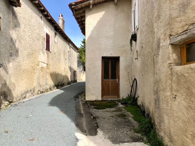 House for sale in ChampagneetFontaine Dordogne Village house