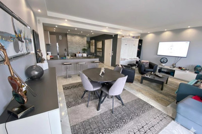 French property for sale in Nice, Alpes-Maritimes - €648,000 - photo 2