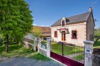Maison à vendre à Ouroux-en-Morvan, Nièvre - 235.000 € - photo 1