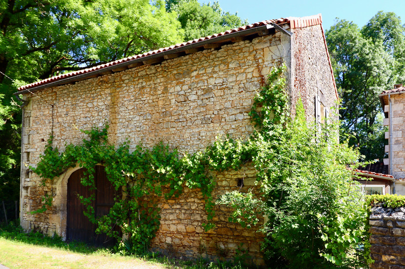 French property for sale in Marthon, Charente - €299,975 - photo 9