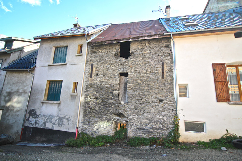 Maison à vendre à Le Bourg-d'Oisans, Isère - 66 000 € - photo 1 Maison à vendre à Le Bourg-d'Oisans, Isère - 66 000 € - photo 1