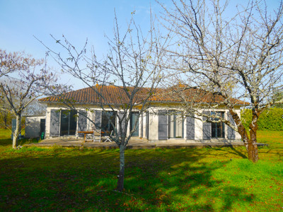 Maison à vendre à Villebois-Lavalette, Charente, Poitou-Charentes, avec Leggett Immobilier