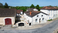 Propriété à vendre à Bonnes, Charente - 243 800 € - photo n°1
