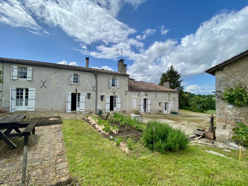 Maison à vendre à Montazeau, Dordogne - 381 600 € - photo 1