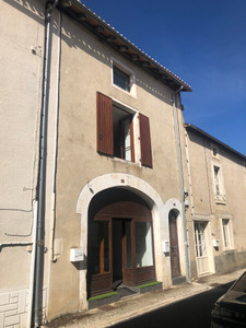 Maison à vendre à Nanteuil-en-Vallée, Charente, Poitou-Charentes, avec Leggett Immobilier