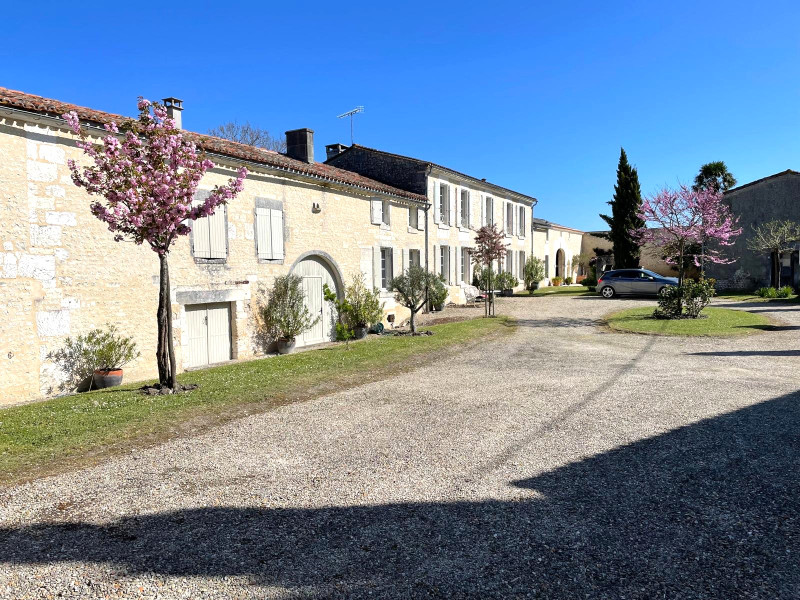 French property for sale in Bellevigne, Charente - €848,000 - photo 0