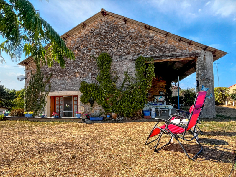 Propriété à vendre à Voulême, Vienne - 79 950 €