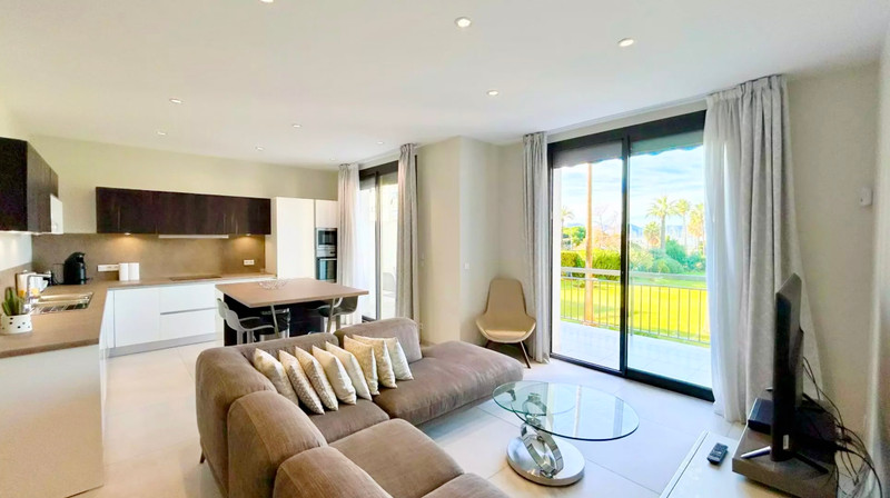 French property for sale in Cannes, Alpes-Maritimes - €1,990,000 - photo 1
