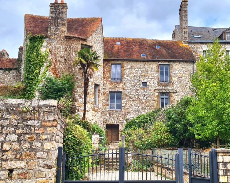 Maison à vendre à Domfront en Poiraie, Orne - 196.500 € - photo 1
