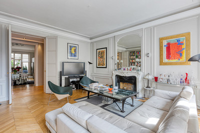 PARIS 16. Trocadéro / Boissière.
204m2 - 4/ 5 bedrooms - Quiet, renovated in a beautiful luxury building.