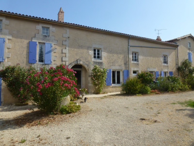 Maison à vendre à Champdeniers, Deux-Sèvres, Poitou-Charentes, avec Leggett Immobilier