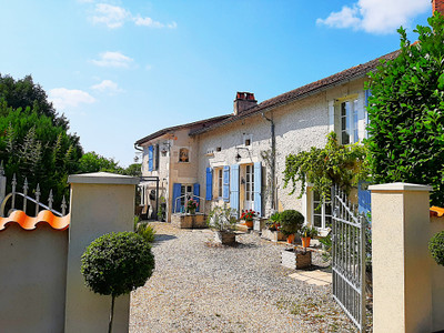 Maison à vendre à Saint-Paul-Lizonne, Dordogne, Aquitaine, avec Leggett Immobilier