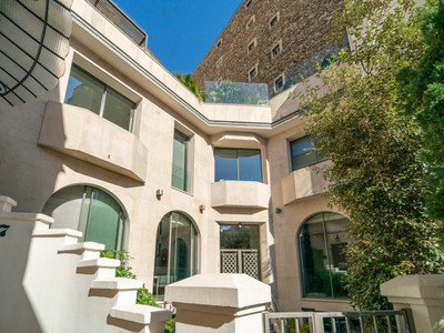 Paris 16th, 372 m² Private Mansion designed by Lempereur 5 Bedrooms. Roof top swimming pool. 2 parking spaces