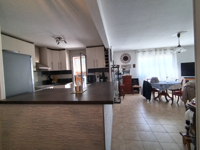 French property for sale in La Garde, Var - €222,000 - photo 2