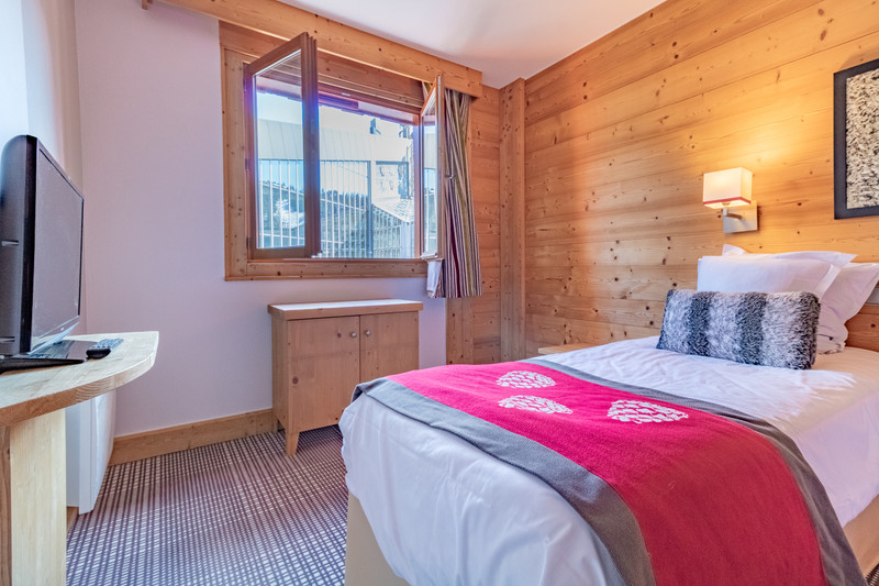 French property for sale in Courchevel, Savoie - €1,485,000 - photo 3