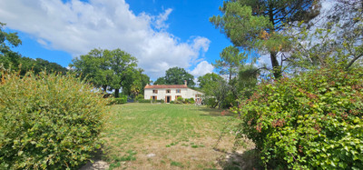 Maison à vendre à Saint-Martin-Lars-en-Sainte-Hermine, Vendée, Pays de la Loire, avec Leggett Immobilier