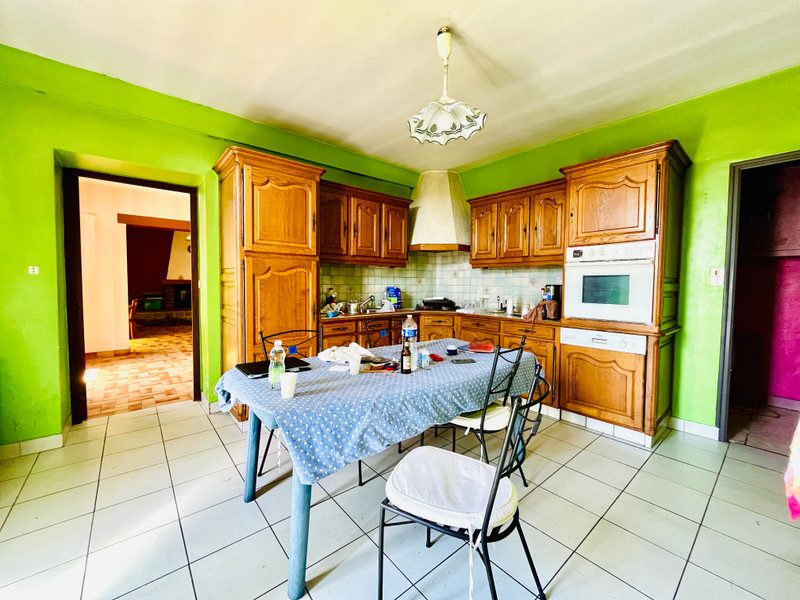 French property for sale in Neuilly-le-Vendin, Mayenne - €122,500 - photo 5
