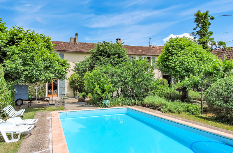 French property for sale in Montignac, Dordogne - &#8364;550,000 - photo 2