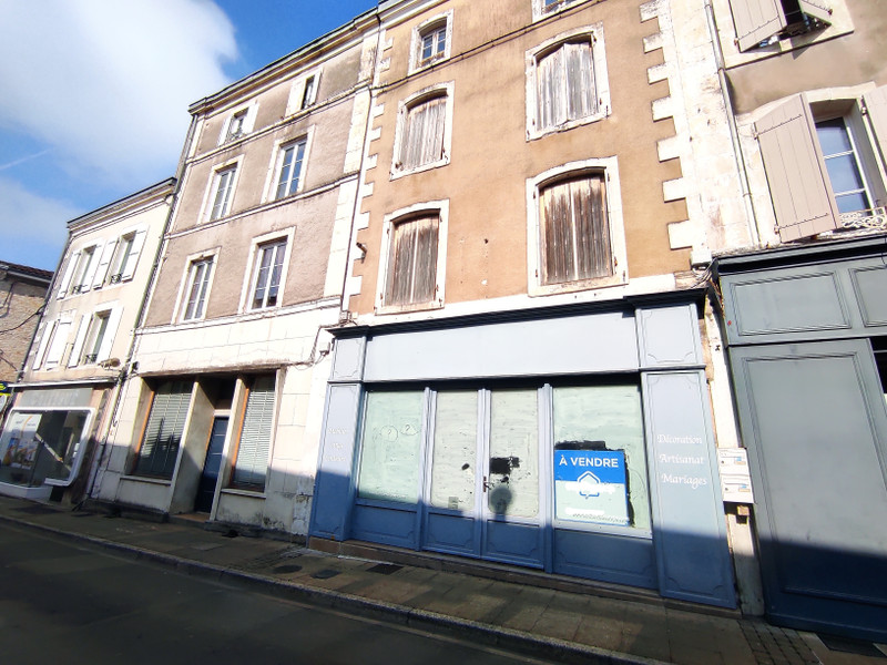 Maison à vendre à Ruffec, Charente - 155 000 € - photo 1