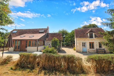 French property for sale in Charnizay, Indre-et-Loire - €130,800 - photo 1