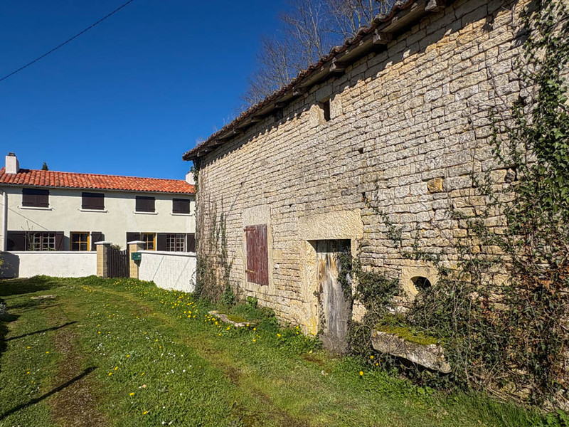 French property for sale in Lorigné, Deux-Sèvres - €152,600 - photo 8